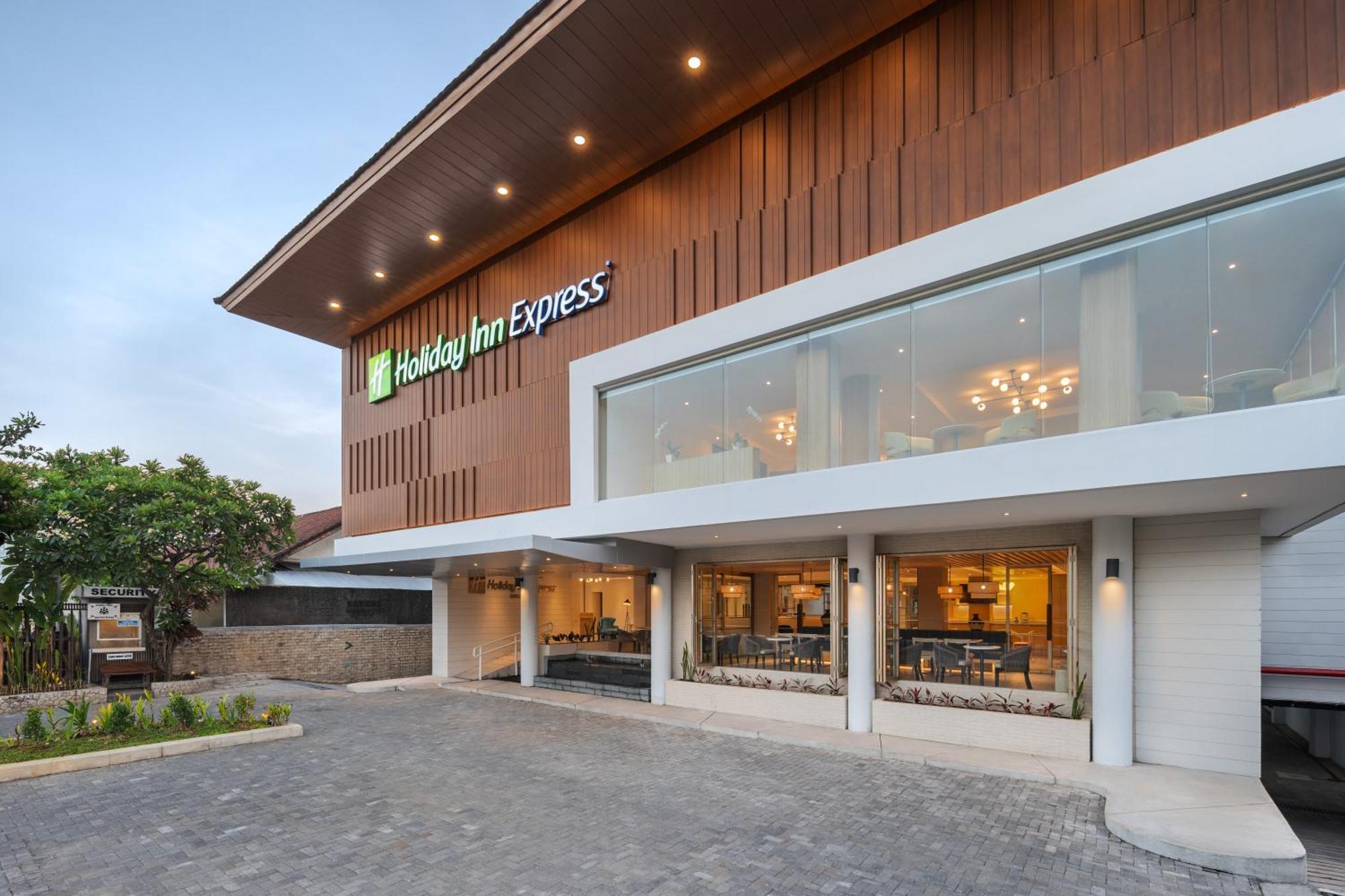 Holiday Inn Express Bali Sunset Road By Ihg Kuta Lombok Exteriér fotografie