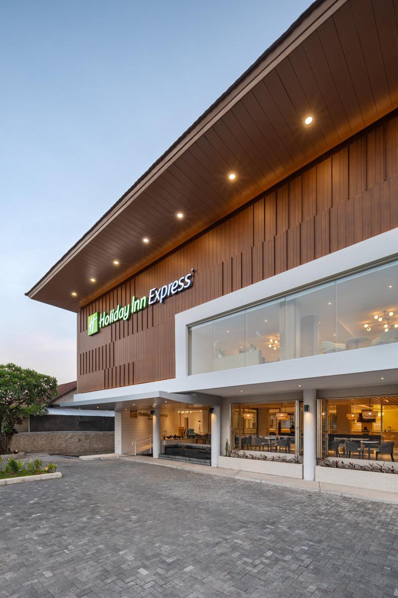 Holiday Inn Express Bali Sunset Road By Ihg Kuta Lombok Exteriér fotografie